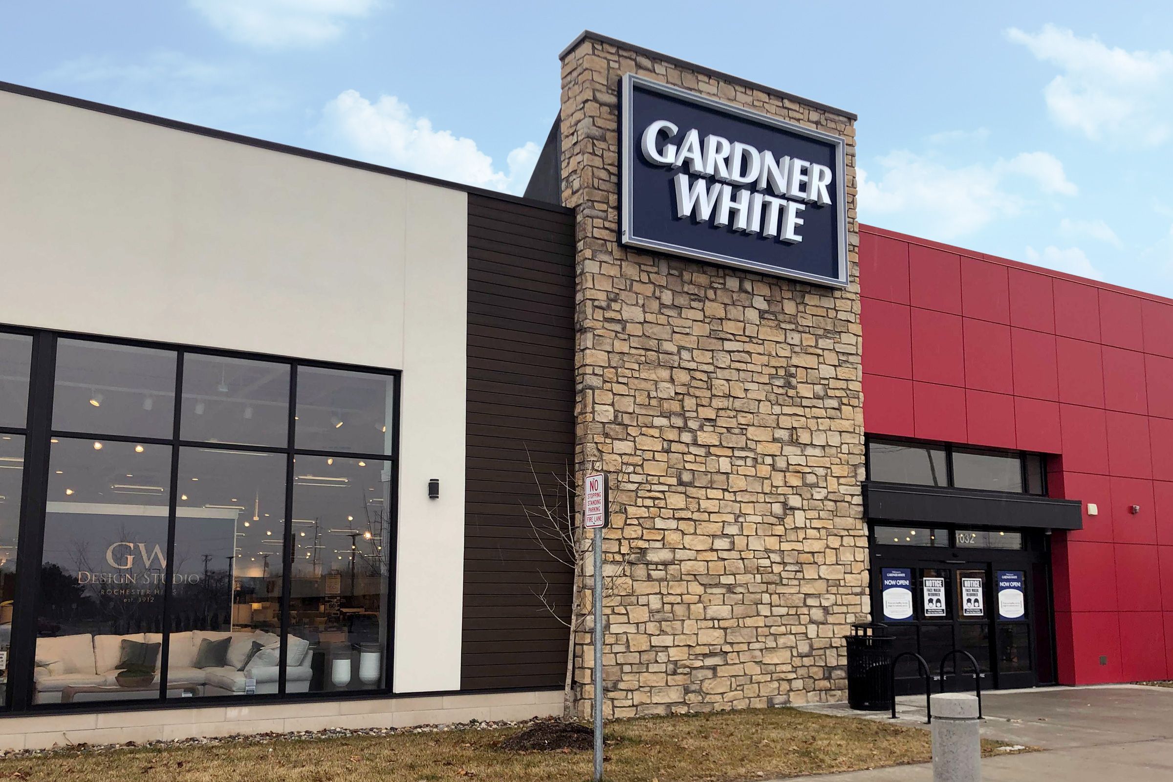 Storefront image of Gardner White's Rochester Hills location